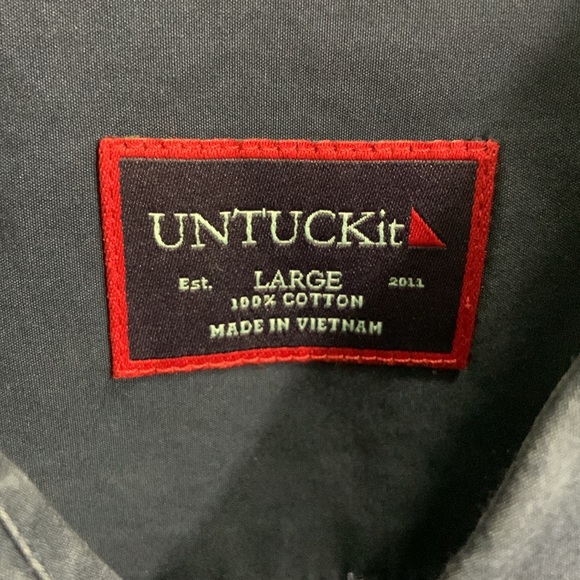 UNTUCKit long sleeve button up - Picture 2 of 4
